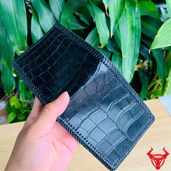 Ví Da Cá Sấu Thái Lan Cao Cấp Bản 2 Mặt Thời Trang Nam Đẳng Cấp Hình ảnh ví nam VEA8 da cá sấu Thái Lan, đan viền cao cấp, thiết kế cá tính sang trọng giữa thiên nhiên.