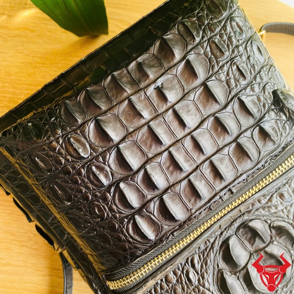 Balo Da Cá Sấu Gù Đen – Phong Cách Đa Dạng DBA4 Balo nữ màu đen họa tiết gù cá sấu nổi bật DBA4.