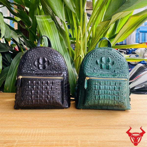 Balo Nữ Da Cá Sấu Gù – Sản Phẩm Cao Cấp DBA4 Hình sản phẩm balo gù cá sấu đen DBA4 sang trọng.