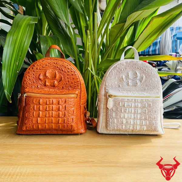 Balo Mini Da Cá Sấu Gù Vàng Bò – Thiết Kế Sang Trọng Balo nữ da cá sấu gù vàng bò bền đẹp.