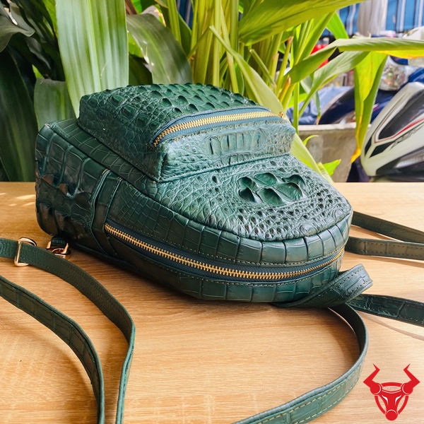 Balo Nữ Xanh Lá Cao Cấp – Da Cá Sấu Gù DBA4 Hình ảnh balo gù cá sấu xanh lá phong cách.