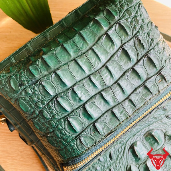 Balo Da Cá Sấu Nữ DBA4 Xanh Lá – Vẻ Đẹp Tinh Tế Ảnh balo nữ da cá sấu gù xanh lá kiểu cao cấp.