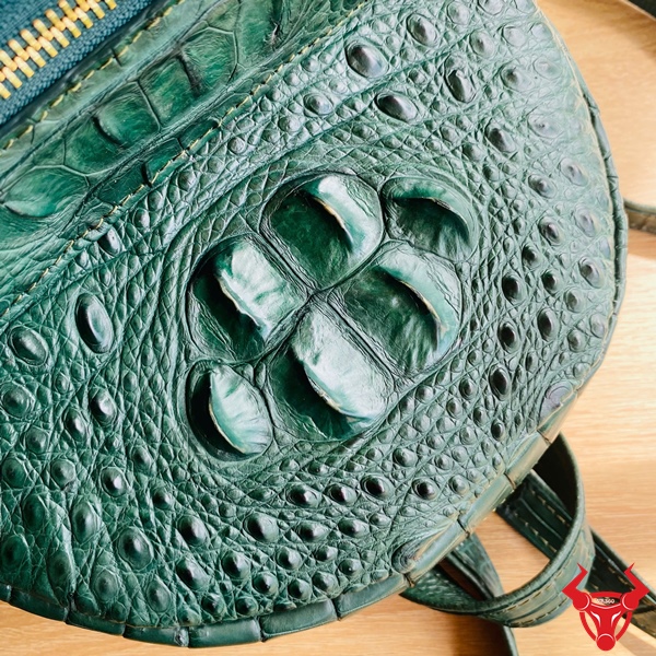 Balo Nữ Da Cá Sấu Gù – Màu Xanh Lá Thời Thượng Balo da cá sấu gù nữ xanh lá cao cấp.