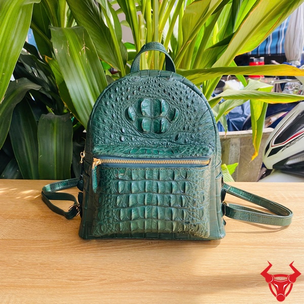 Balo da cá sấu gù màu xanh lá cho nữ DBA4. Balo nữ da cá sấu gù màu xanh lá cao cấp DBA4.