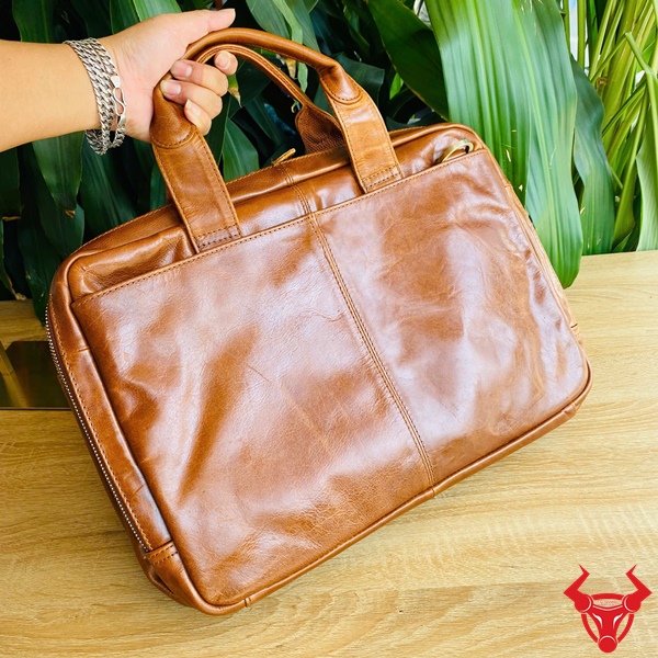 CD62 Cặp Công Sở Cao Cấp – Da Bò Thật Màu Nâu Bò Cặp da bò thật CD62 màu nâu bò thiết kế thanh lịch.