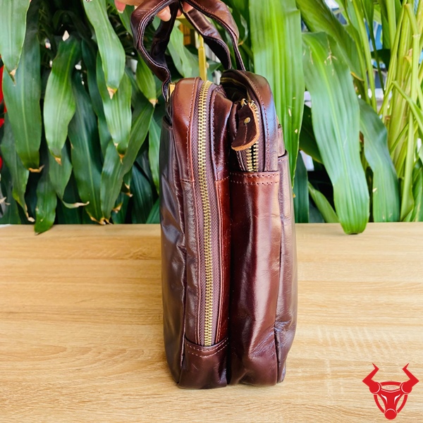 Cặp CD62 Da Bò – Thiết Kế Tiện Ích Và Tinh Tế Cặp da bò văn phòng CD62 màu nâu đen.