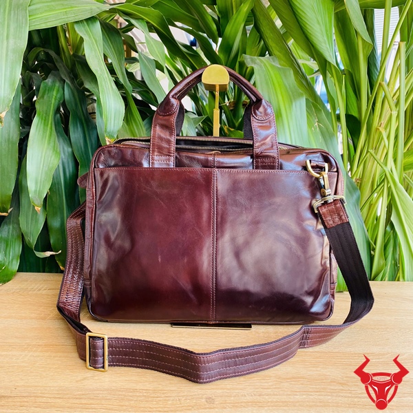 Cặp Xách Da Bò CD62 Màu Nâu Đen – Cao Cấp Và Bền Bỉ Cặp da bò CD62 màu nâu đen sang trọng cho dân văn phòng.