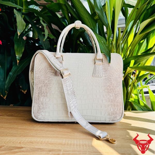 Cặp Xách Da Cá Sấu CSA8 – Đẳng Cấp Quý Ông Cặp da cá sấu thời trang màu bạch tạng.