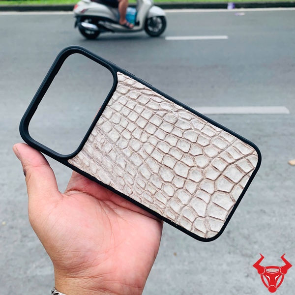 Ốp Da Cá Sấu Cao Cấp Màu Bạch Tạng – Tôn Vinh Đẳng Cấp iPhone Ốp da cá sấu cao cấp màu bạch tạng – lựa chọn của giới thượng lưu.