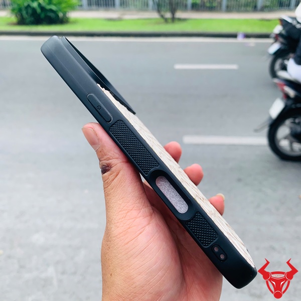 Ốp Lưng iPhone 17 Pro Max Từ Da Cá Sấu Bạch Tạng Thật Ốp lưng da cá sấu thật bạch tạng cho iPhone 17 Pro Max chính hãng.