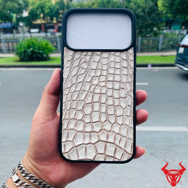 Ốp Lưng Da Cá Sấu Bạch Tạng Cao Cấp Cho iPhone 17 Pro Max Ốp lưng da bụng cá sấu bạch tạng sang trọng cho iPhone 17 Pro Max.