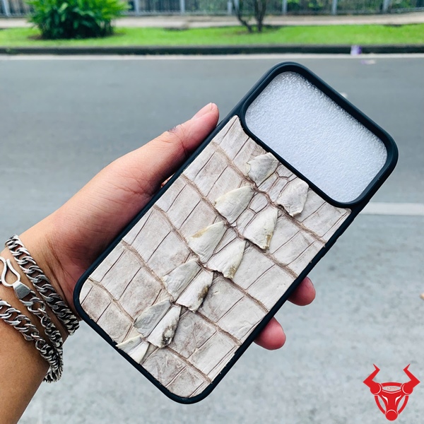 Phụ Kiện Thời Trang Da Cá Sấu Gai Đuôi Cho iPhone 17 Pro Max Ốp lưng da cá sấu thật màu bạch tạng sang trọng cho iPhone 17 Pro Max.