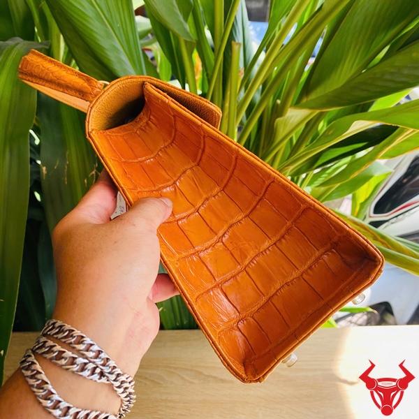 Túi Đeo Chéo Nữ TAFA8 – Da Bụng Cá Sấu Cao Cấp Túi nữ cao cấp TAFA8 da bụng cá sấu vàng bò.