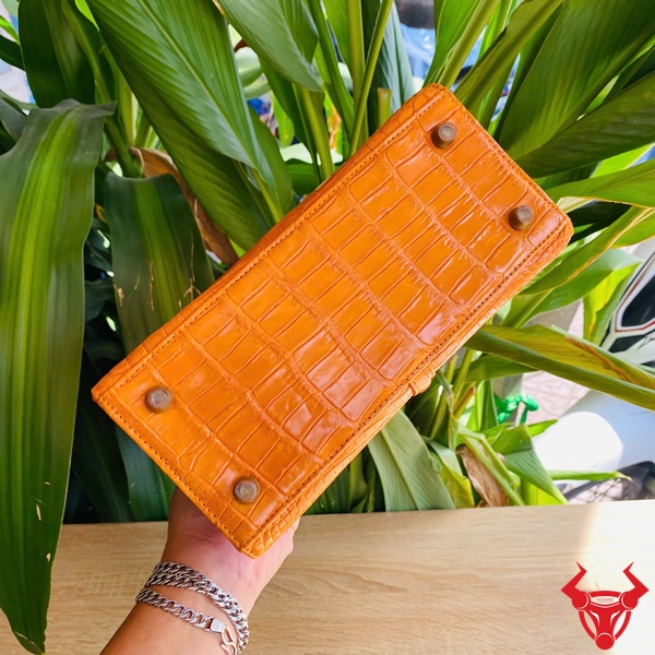 Túi Xách Nữ TAFA8 – Màu Vàng Bò Đầy Cuốn Hút Túi đeo chéo da cá sấu nữ TAFA8 vàng bò.