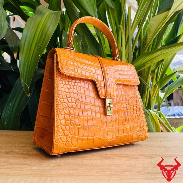 Túi Nữ Da Cá Sấu TAFA8 – Quý Phái Và Thời Thượng Túi xách TAFA8 da bụng cá sấu cao cấp vàng bò.