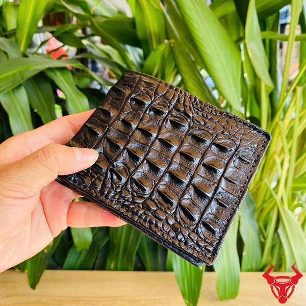 Ví Nam Màu Đen Bền Bỉ – Da Cá Sấu Gai Lưng Cao Cấp Ví nam cao cấp màu đen da gai lưng.