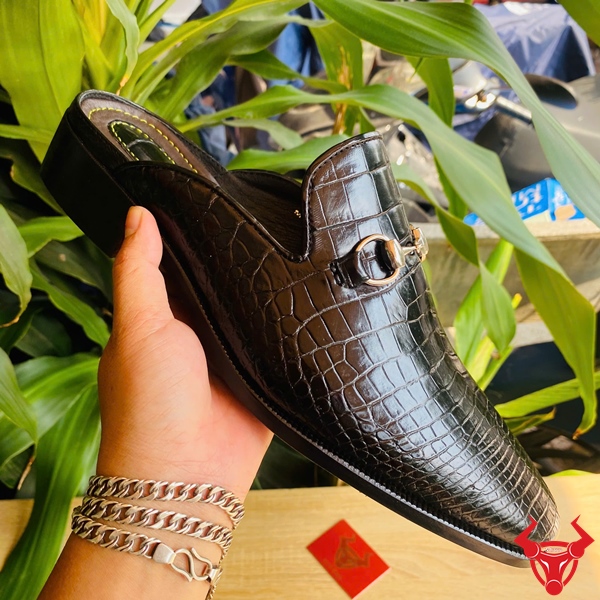 Giày Sục Da Bụng Cá Sấu Thời Thượng Giày sục da cá sấu thời trang cho nam giới.