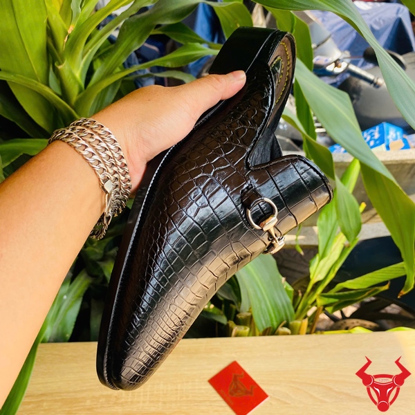 Giày Sục Cá Sấu Cao Cấp Cho Quý Ông Giày sục da bụng cá sấu phong cách sang trọng.