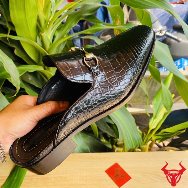 Giày Sục Da Bụng Cá Sấu Thiết Kế Đẳng Cấp Giày sục da cá sấu cao cấp sang trọng.
