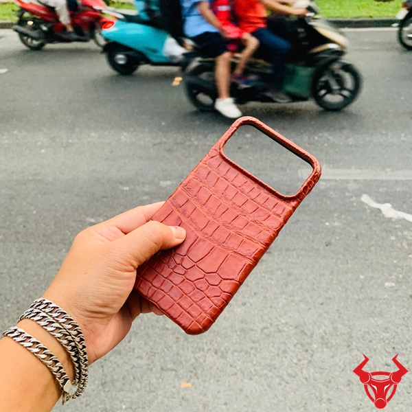 Ốp Lưng Da Hàm Cá Sấu Cầm Chắc Tay Ốp lưng da cá sấu nâu đỏ phong cách doanh nhân