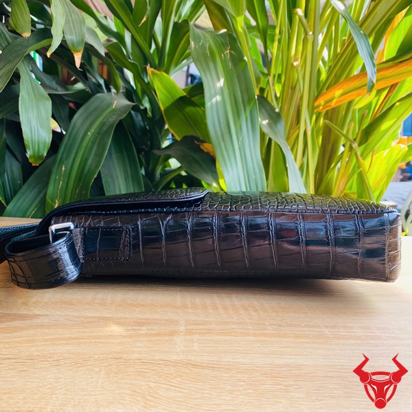 Túi Đeo Chéo Da Cá Sấu TYC05 – Lựa Chọn Của Phái Mạnh Túi đeo chéo nam nâu da cá sấu TYC05.