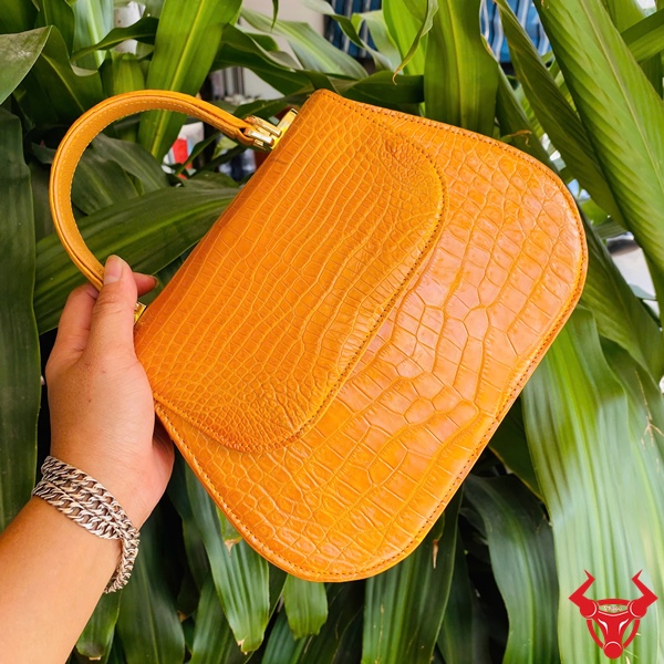 Túi Xách Da Bụng Cá Sấu Cao Cấp Màu Vàng Túi xách da cá sấu vàng thời trang cao cấp.