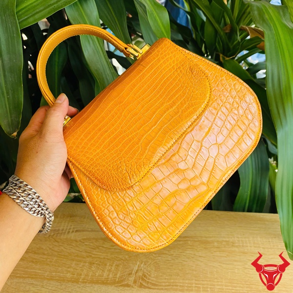 Phụ Kiện Thời Trang Nữ – Túi TALA8 Vàng Sang Chảnh Túi xách da bụng cá sấu nữ màu vàng.