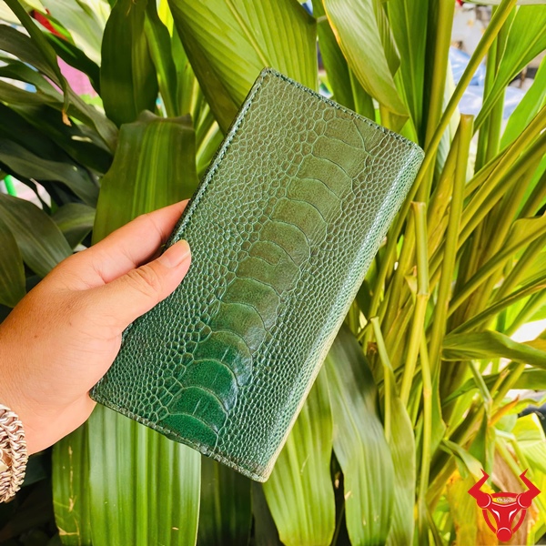 Ví Dài Da Chân Đà Điểu Bền Bỉ Màu Xanh Lá Ví hai mặt da đà điểu xanh lá đầy phong cách.