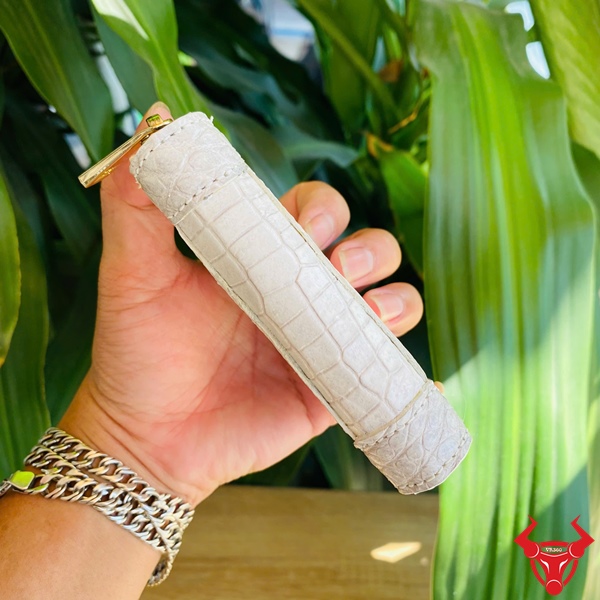 Ví Đựng Thẻ – Chìa Khóa Da Cá Sấu Mini Màu Trắng Sang Trọng Ví da cá sấu thật form mini màu trắng sang trọng.