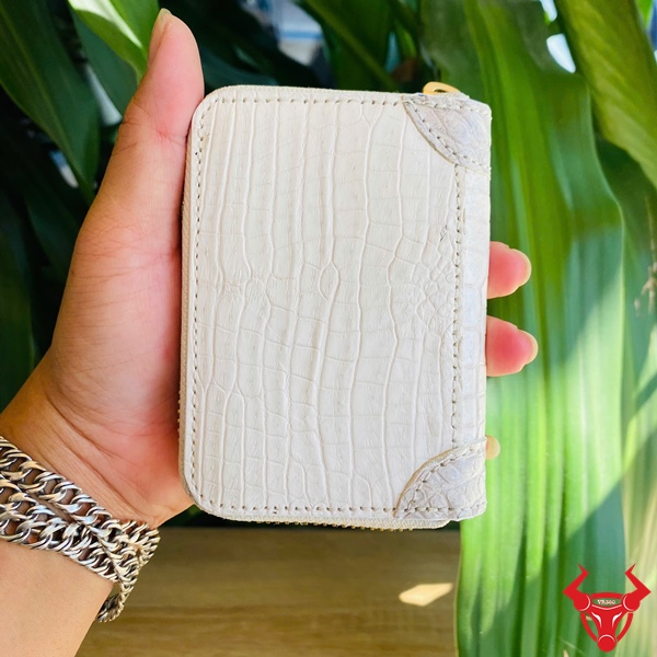 Ví Mini Da Cá Sấu Thật Cho Nữ – Thiết Kế Tiện Ích & Thanh Lịch Ví đựng thẻ và chìa khóa da cá sấu màu trắng.