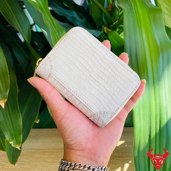 Ví Da Cá Sấu Form Mini BVA22 – Tối Giản Nhưng Phong Cách Ví da cá sấu mini màu trắng dành cho lối sống hiện đại.
