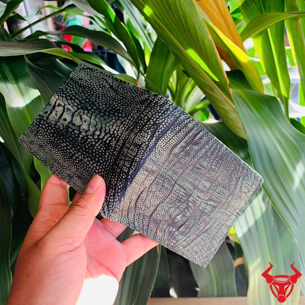 Ví Da Chân Đà Điểu Wax Cao Cấp Màu Xanh Ví da chân đà điểu wax vân chân độc đáo.