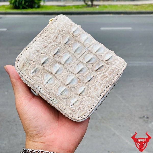 Ví Nữ Da Cá Sấu Gai Lưng Có Khóa Gài Ví nữ da cá sấu có khóa gài bên ngoài