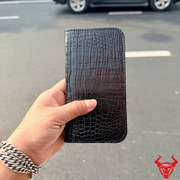 Bao Da Cá Sấu ELBA8 Bảo Vệ iPhone 17 Pro Bao da flip cover iPhone 17 Pro da cá sấu màu đen.
