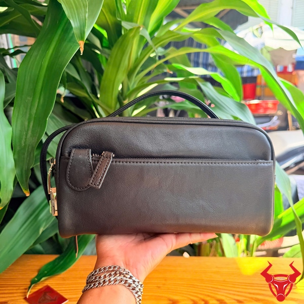 Clutch Da Bò CL69 Cao Cấp Phong Cách Hiện Đại Clutch da bò CL69 màu đen năng động.