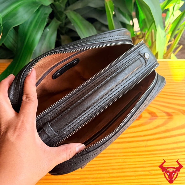 Clutch Da Bò CL69 Phù Hợp Công Việc Clutch CL69 da bò màu đen hiện đại.