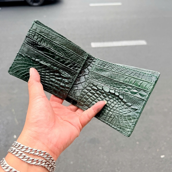 Ví Nam VCA8 Da Cá Sấu Thật Màu Xanh Lục Ví nam da cá sấu VCA8 màu xanh lục cao cấp.