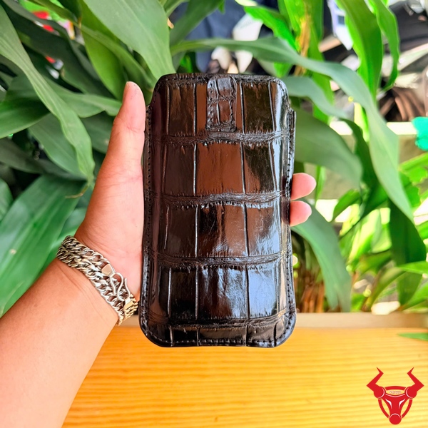 Túi Điện Thoại Dây Rút Bọc Da Cá Sấu Độc Lạ Bao đựng điện thoại da cá sấu cao cấp dạng dây rút.