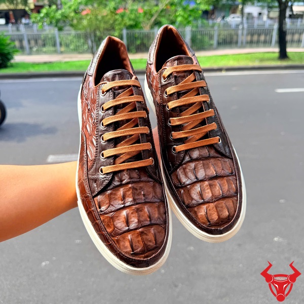 Giày thể thao da cá sấu gai lưng GCS30A1 nâu đất cao cấp Giày thể thao da cá sấu gai lưng màu nâu đất sang trọng