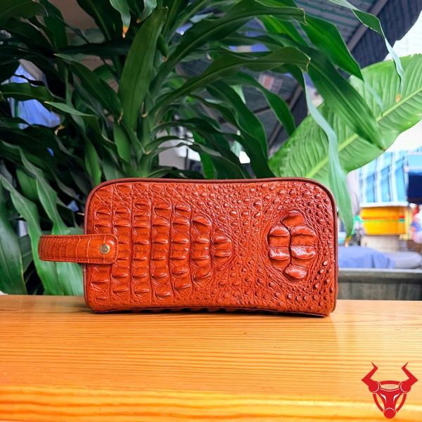 Clutch Hộp Da Cá Sấu Gù CGA4 Phong Cách Đẳng Cấp Clutch xách tay da cá sấu gù CGA4 nâu đỏ cao cấp.