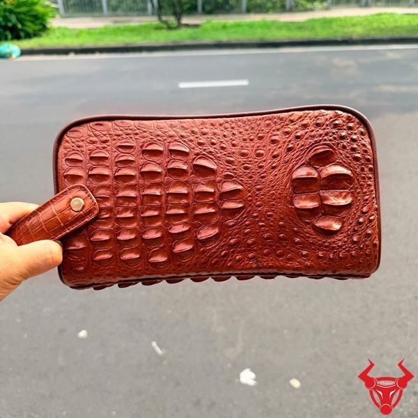 Túi Clutch Hộp Da Cá Sấu Gù CGA4 Màu Nâu Đỏ Cao Cấp Túi clutch hộp xách tay da cá sấu gù CGA4 màu nâu đỏ cao cấp.