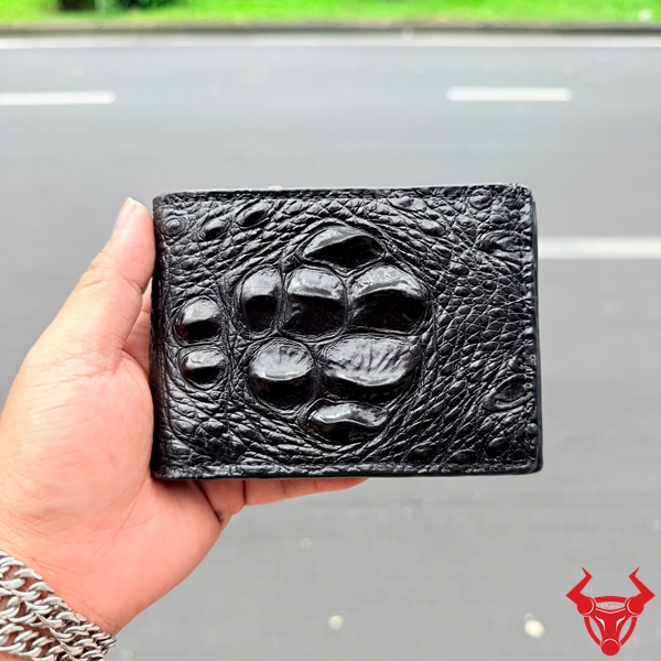 Ví Nam Sơn Cạnh 2 Mặt Da Cá Sấu 8 Gù VCAA11 Màu Đen Ví nam da cá sấu 8 gù màu đen, 2 mặt da thật, sơn cạnh cao cấp.