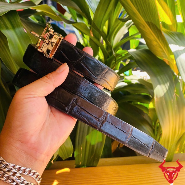 Dây Lưng Nữ Da Cá Sấu Bản Nhỏ 2.5cm Cao Cấp Thời Trang Chi tiết vân da cá sấu tự nhiên trên thắt lưng nữ bản 2.5cm.