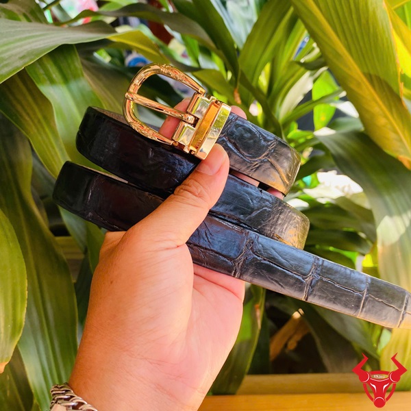 Thắt Lưng Nữ Da Cá Sấu Bản 2.5cm Sang Trọng Thanh Lịch Thắt lưng nữ da cá sấu bản 2.5cm màu đen sang trọng phối váy.