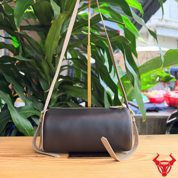 Túi Đeo Chéo Nữ Da Bò TDN44 Màu Xanh Đen Cao Cấp Túi đeo chéo nữ da bò TDN44 màu xanh đen cá tính