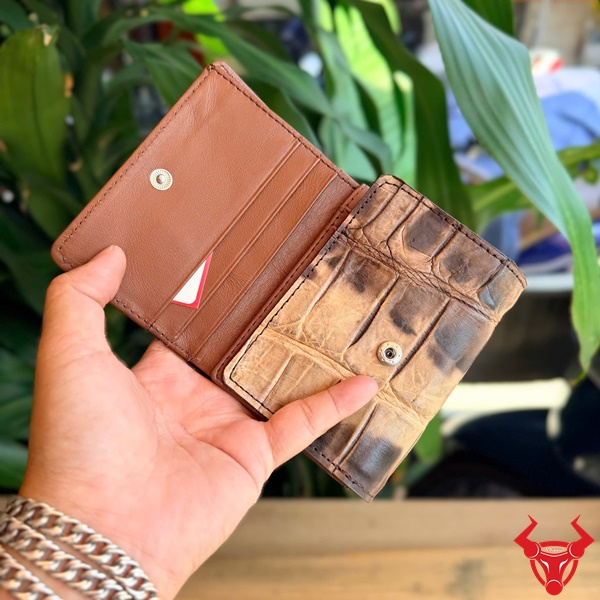 Ví Nữ 3 Gấp Da Cá Sấu VRA8 Nâu Coffee Cá Tính Ví 3 gấp nữ VRA8 da cá sấu cao cấp nâu coffee
