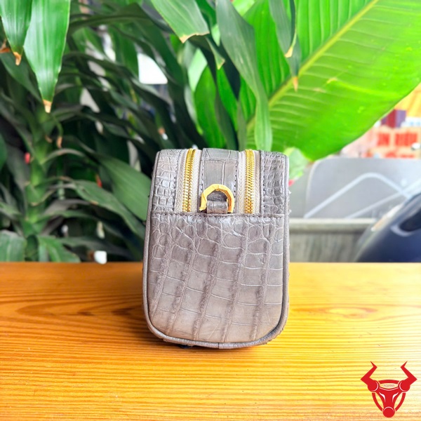 Clutch Hộp Da Cá Sấu 2 Ngăn Lớn Có Khóa Kéo Clutch xách tay da cá sấu gù CGA4 màu xám tiện dụng cao cấp.