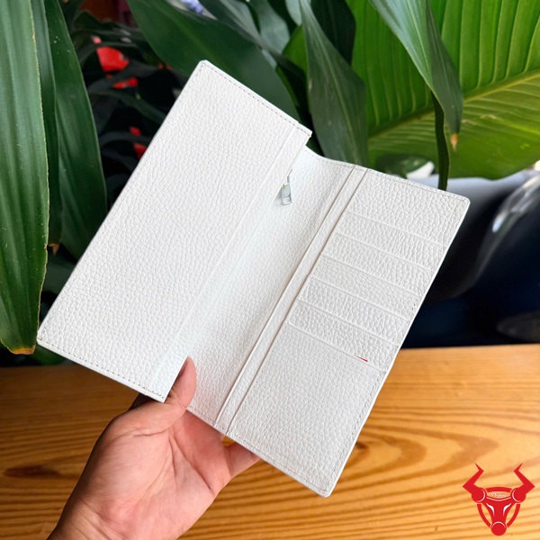 Ví Da Cá Sấu BYA4 Thiết Kế Gọn Gàng Cao Cấp Ví cầm tay da cá sấu gù BYA4 dành cho quý ông sang trọng và lịch lãm.