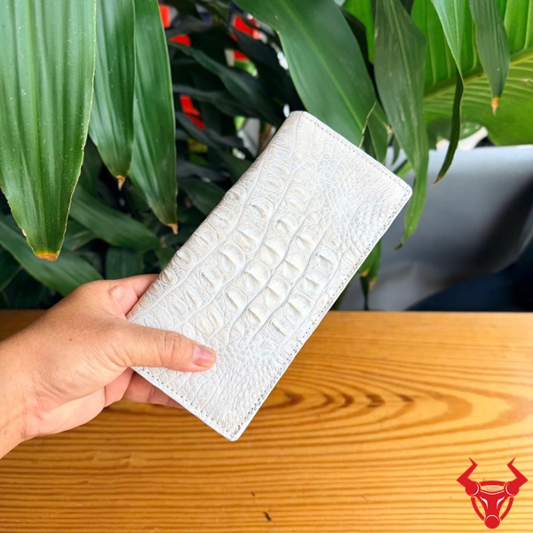 Ví Cầm Tay Da Cá Sấu Gù Thiết Kế Nhiều Ngăn Ví cầm tay da cá sấu 6 ngăn thẻ BYA4 thiết kế gọn gàng và sang trọng.