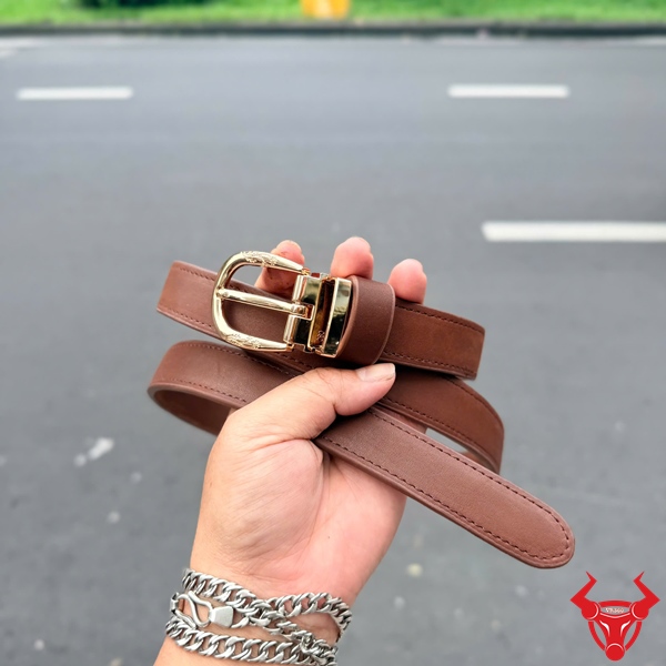 Thắt Lưng Nữ Da Bò Bản Nhỏ Sang Trọng Cho Phái Đẹp Hình ảnh thắt lưng nữ da bò bản nhỏ 2.3cm với phong cách thanh lịch và hiện đại.